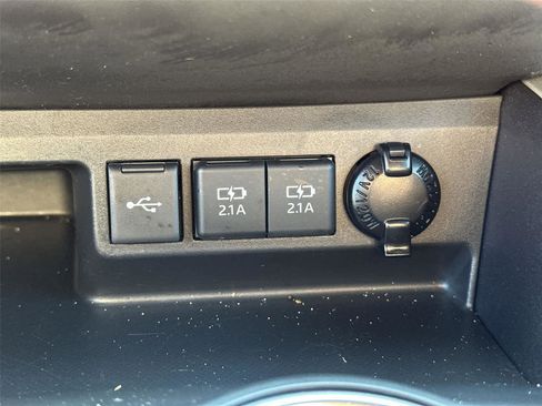 Used 2021 Toyota Highlander XSE FWD image 36