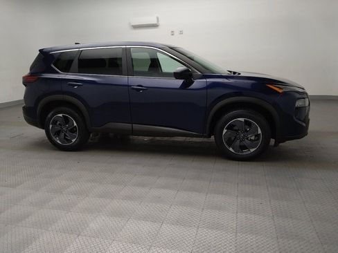 Used 2024 Nissan Rogue SV image 11