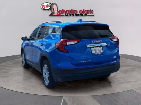 Used 2024 GMC Terrain SLE w/ Driver Convenience Package FWD image 3