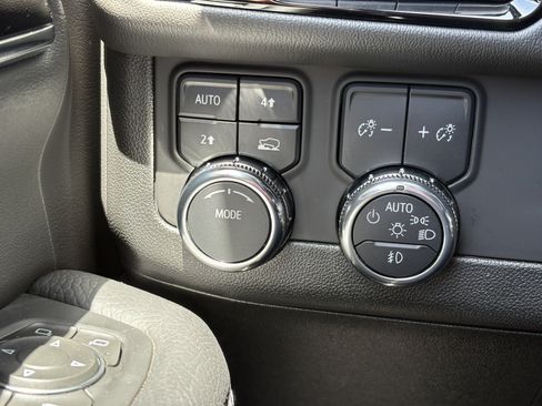 Used 2025 GMC Yukon XL Denali AWD/4WD image 27