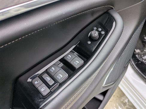 Used 2023 Jeep Grand Cherokee Overland image 12