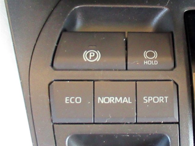Used 2021 Toyota RAV4 LE FWD image 29
