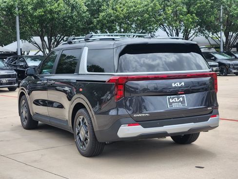 New 2026 Kia Carnival EX FWD image 3