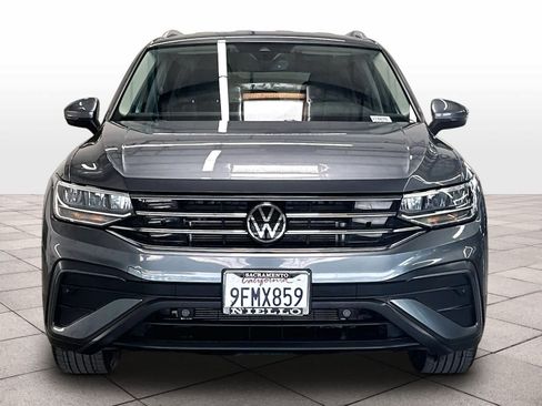 Used 2023 Volkswagen Tiguan SE FWD image 2