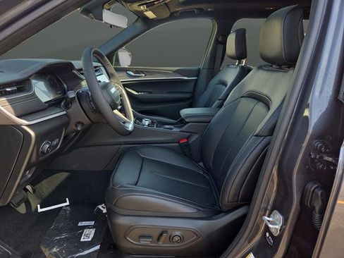 New 2025 Jeep Grand Cherokee L Limited w/ Luxury Tech Group II image 4