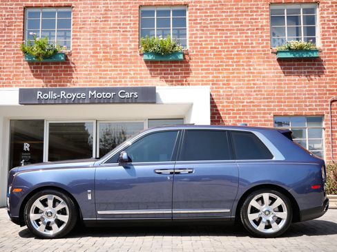 Used 2023 Rolls-Royce Cullinan w/ Cullinan Package AWD/4WD image 3
