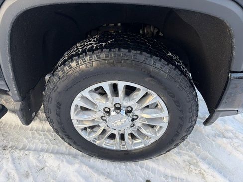 Used 2020 Chevrolet Silverado 2500 High Country w/ Technology Package image 15