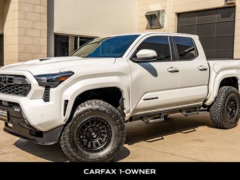 Used 2025 Toyota Tacoma TRD Sport w/ TRD Sport Upgrade Package AWD/4WD image 5