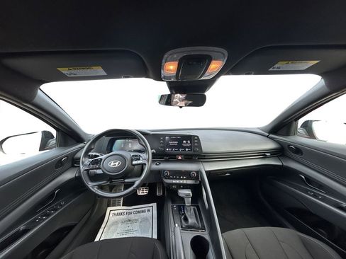 Certified 2025 Hyundai Elantra Sport image 17