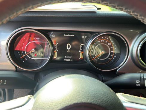 Used 2018 Jeep Wrangler Unlimited Sahara AWD/4WD image 21