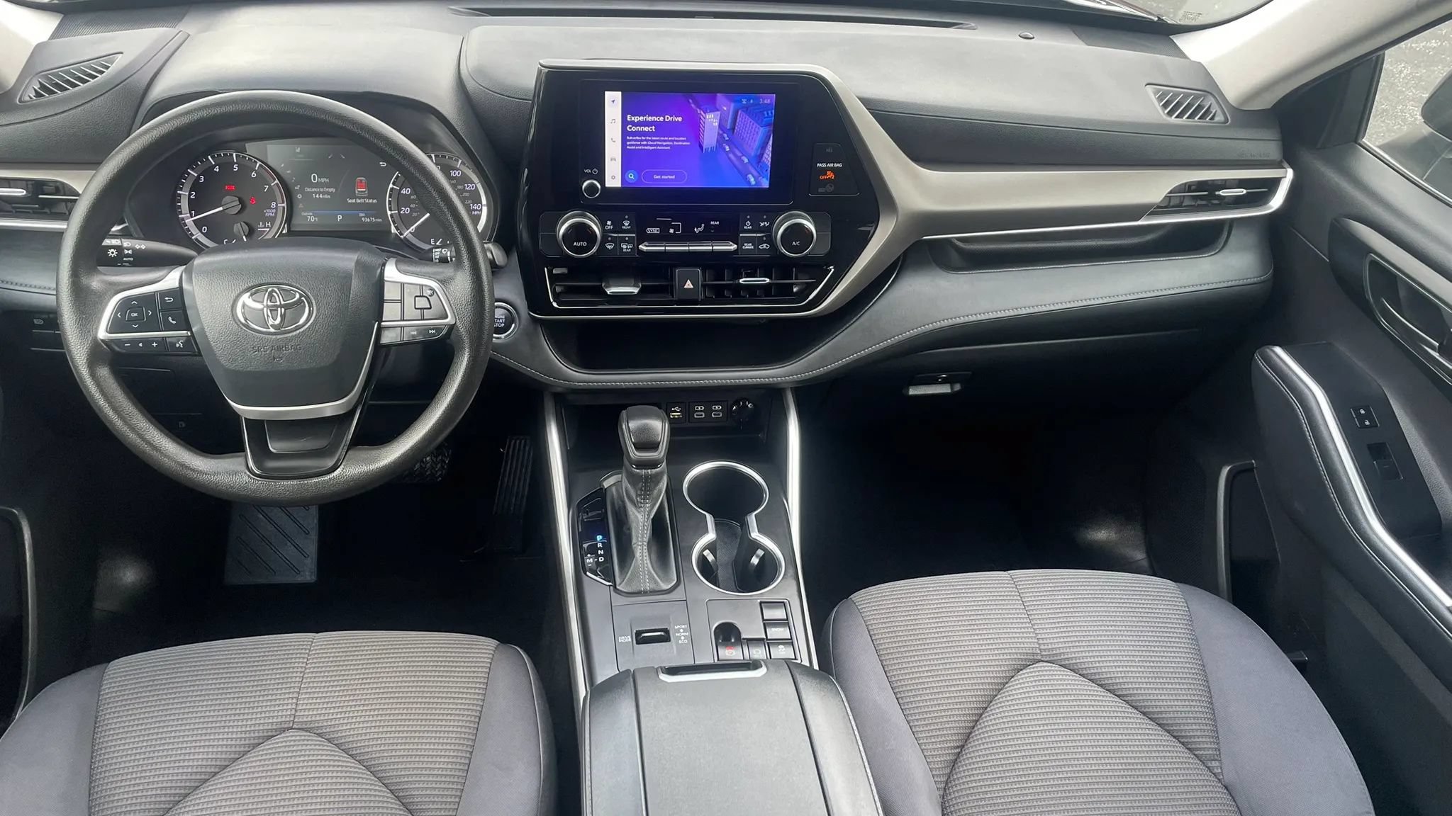 Used 2023 Toyota Highlander L FWD image 12