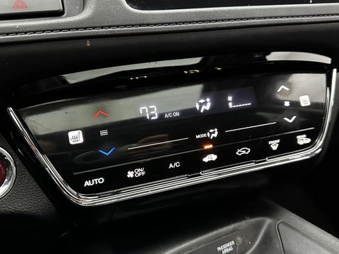 Used 2018 Honda HR-V EX image 16