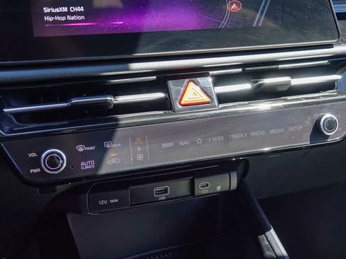 Certified 2023 Kia Niro EX Touring FWD image 21