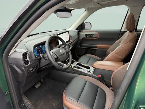 Used 2025 Ford Bronco Sport Outer Banks w/ Outer Banks Tech Package+ AWD/4WD image 4