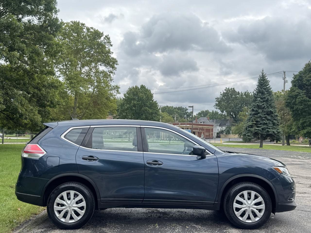 Used 2016 Nissan Rogue S AWD/4WD image 9