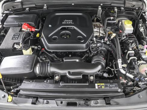 Used 2020 Jeep Wrangler Unlimited Sahara image 39