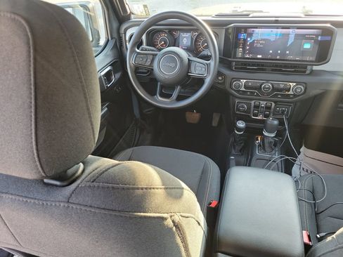 Used 2025 Jeep Gladiator Sport AWD/4WD image 13
