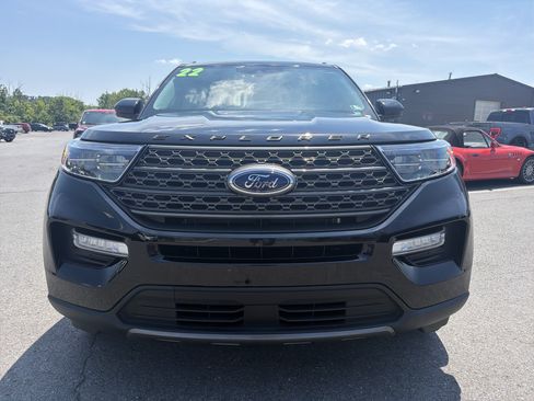 Used 2022 Ford Explorer XLT w/ Equipment Group 202A AWD/4WD image 9