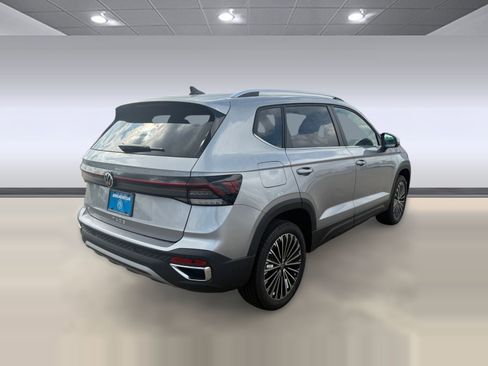 New 2026 Volkswagen Taos SE FWD image 8