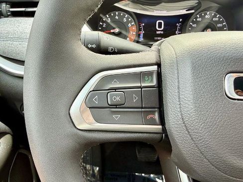 Used 2025 Jeep Compass Latitude AWD/4WD image 25