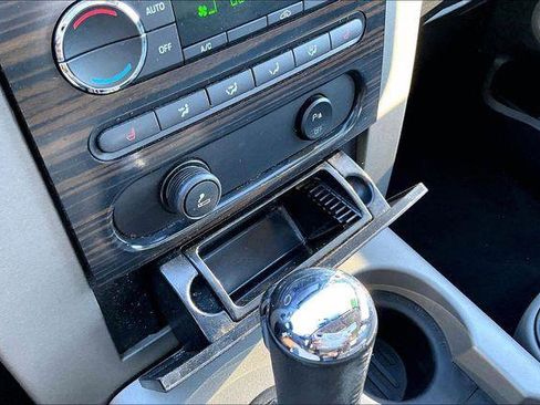 Used 2008 Lincoln Mark LT 4x4 image 17