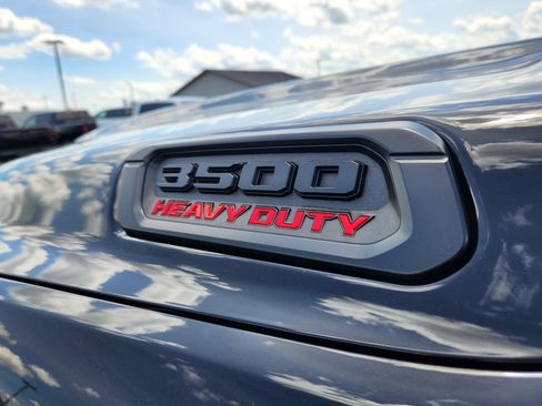 Used 2022 RAM 3500 Laramie AWD/4WD image 11