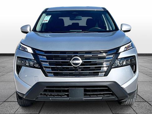 Used 2024 Nissan Rogue SV image 3