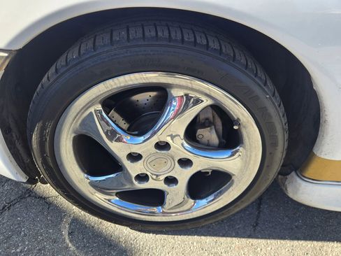 Used 2001 Porsche 911 Carrera 4 image 27