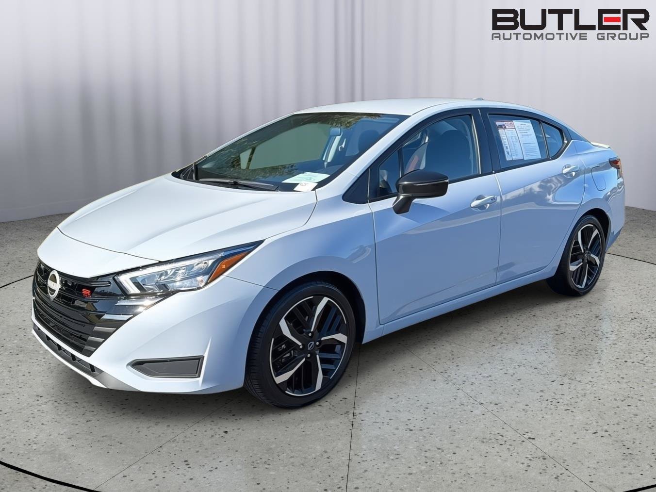 Used 2025 Nissan Versa SR FWD image 1