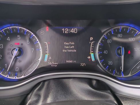 Used 2018 Chrysler Pacifica Limited image 14