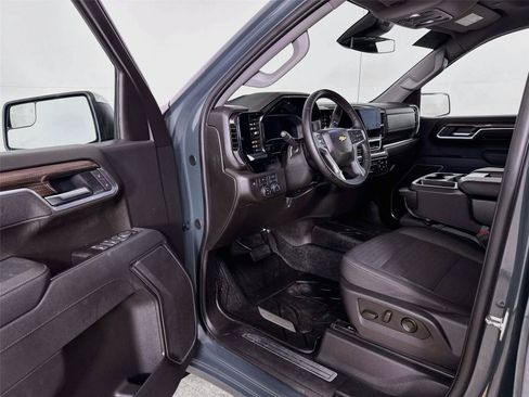 Used 2025 Chevrolet Silverado 1500 LT AWD/4WD image 3