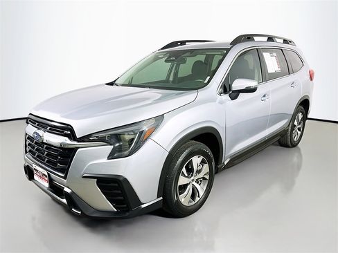 Used 2023 Subaru Ascent Premium w/ Convenience Package image 3