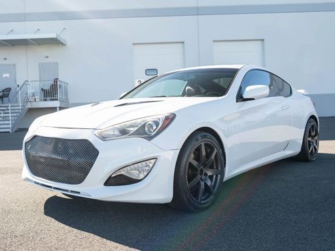 Used 2013 Hyundai Genesis 2.0T image 2