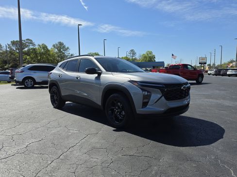 New 2026 Chevrolet Trax LT w/ Driver Confidence Package image 2
