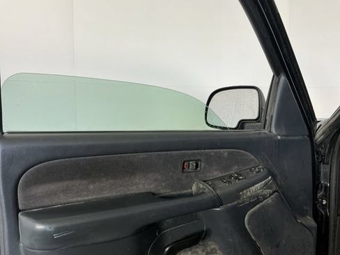 Used 2002 Chevrolet Silverado 2500 LS w/ Off-Road Skid Plate Pkg AWD/4WD image 8