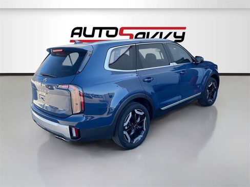 Used 2023 Kia Telluride EX w/ EX Captain's Chair Package image 7