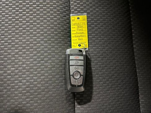 Certified 2024 Ford Escape SE image 9