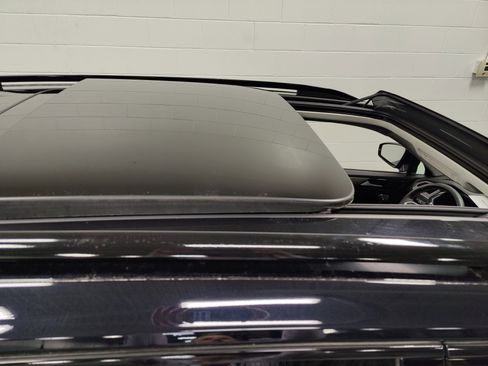 Certified 2022 Volkswagen Tiguan SE image 6