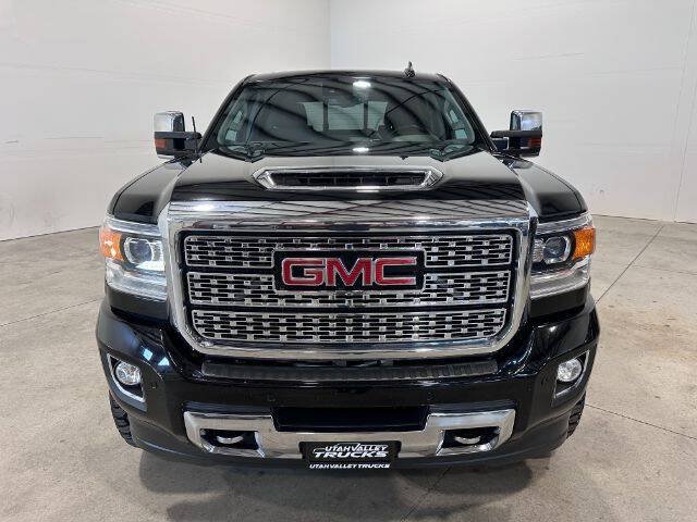 Used 2019 GMC Sierra 3500 Denali w/ Duramax Plus Package AWD/4WD image 3