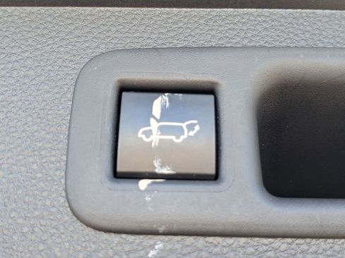 Used 2023 Toyota Highlander LE image 16