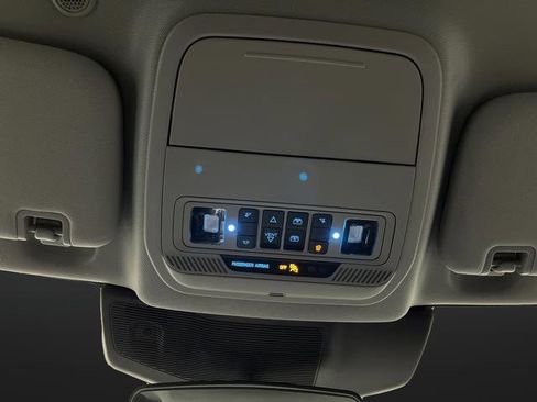 Used 2022 Ford Explorer XLT image 26