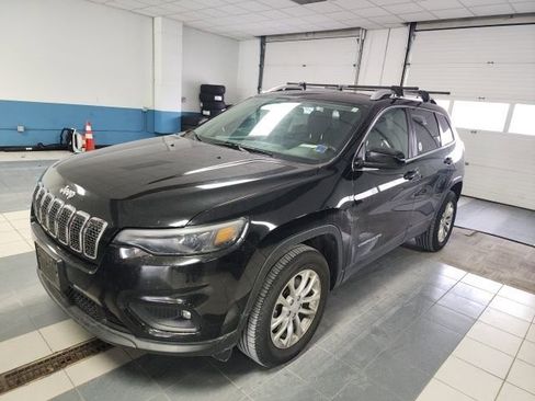 Used 2019 Jeep Cherokee Latitude w/ Cold Weather Group image 1