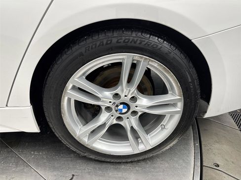 Used 2017 BMW 328d Sedan w/ M Sport Package image 27