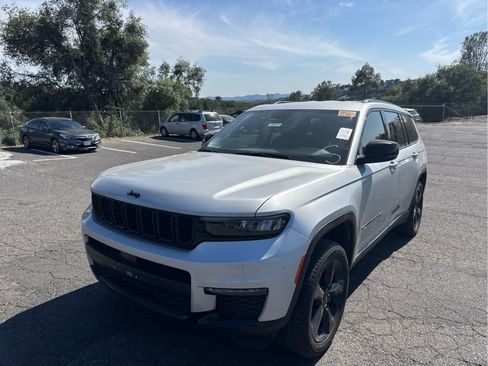 Used 2024 Jeep Grand Cherokee L Limited w/ Black Appearance Package AWD/4WD image 1