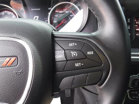 Used 2017 Dodge Charger SE RWD image 14