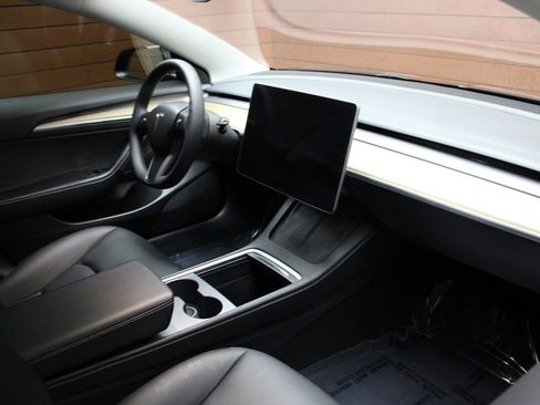 Used 2023 Tesla Model 3 Standard Range image 26