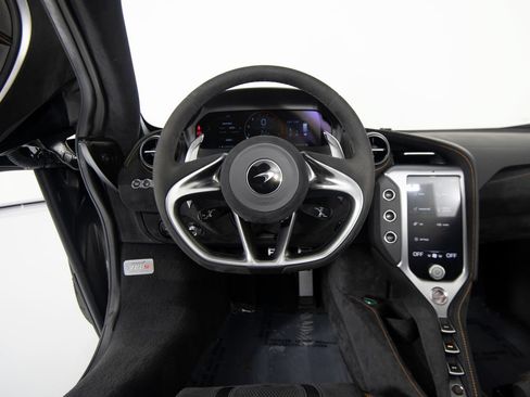 Used 2024 McLaren 750S Spider RWD image 16