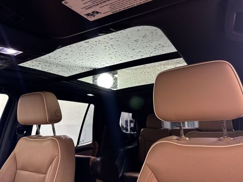 Used 2021 Chevrolet Tahoe Premier AWD/4WD image 24
