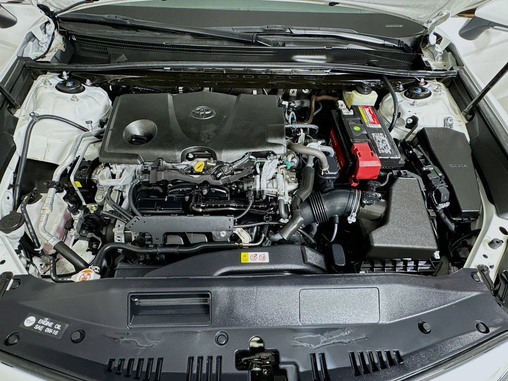 Used 2018 Toyota Camry SE w/ Moonroof Package FWD image 16