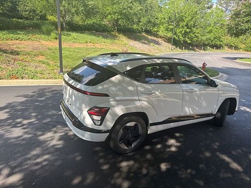 Used 2024 Hyundai Kona Limited FWD image 6